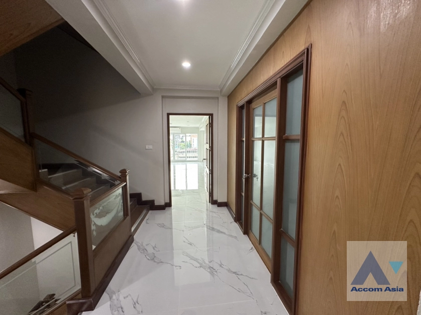 35  4 br Townhouse for rent and sale in Sathorn ,Bangkok MRT Khlong Toei - MRT Lumphini at Yenakart Residence AA43570