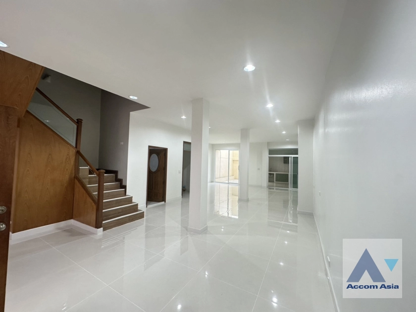 unit 4 Bedrooms  Townhouse For Rent & Sale in Sathorn, Bangkok  near MRT Khlong Toei - MRT Lumphini (AA43570)