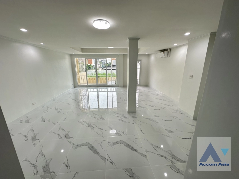 16  4 br Townhouse for rent and sale in Sathorn ,Bangkok MRT Khlong Toei - MRT Lumphini at Yenakart Residence AA43570