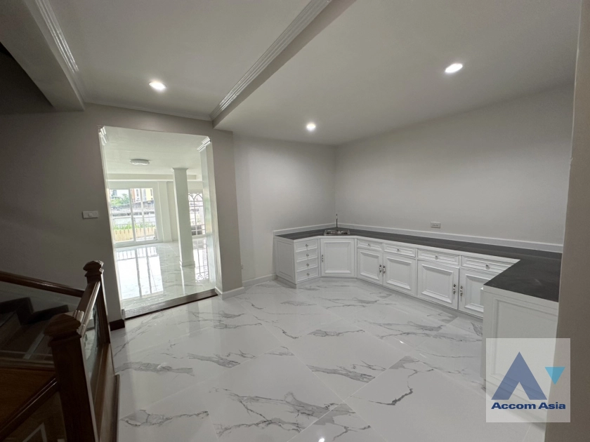 11  4 br Townhouse for rent and sale in Sathorn ,Bangkok MRT Khlong Toei - MRT Lumphini at Yenakart Residence AA43570