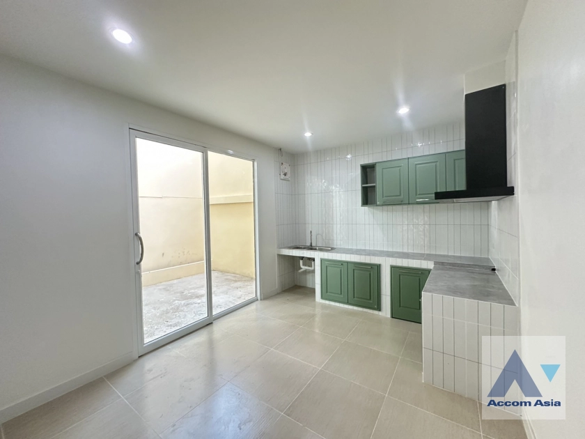 43  4 br Townhouse for rent and sale in Sathorn ,Bangkok MRT Khlong Toei - MRT Lumphini at Yenakart Residence AA43570