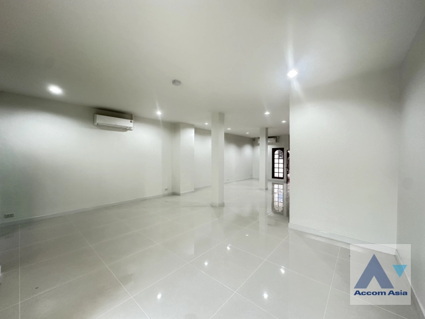 5  4 br Townhouse for rent and sale in Sathorn ,Bangkok MRT Khlong Toei - MRT Lumphini at Yenakart Residence AA43570