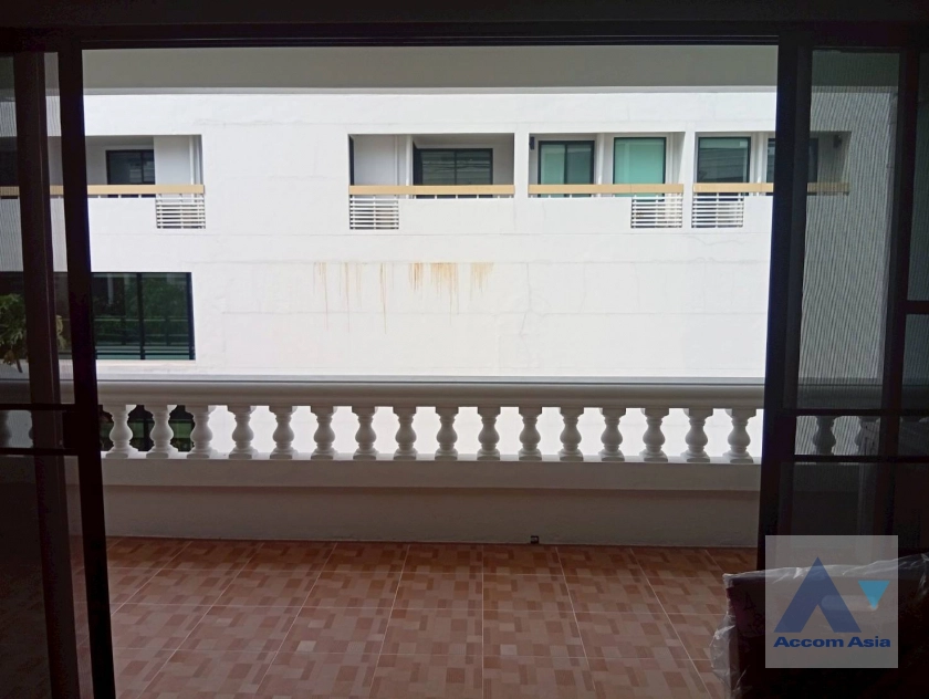 unit 3 Bedrooms  Apartment For Rent & Sale in Sukhumvit, Bangkok  near BTS Phrom Phong (AA43585)