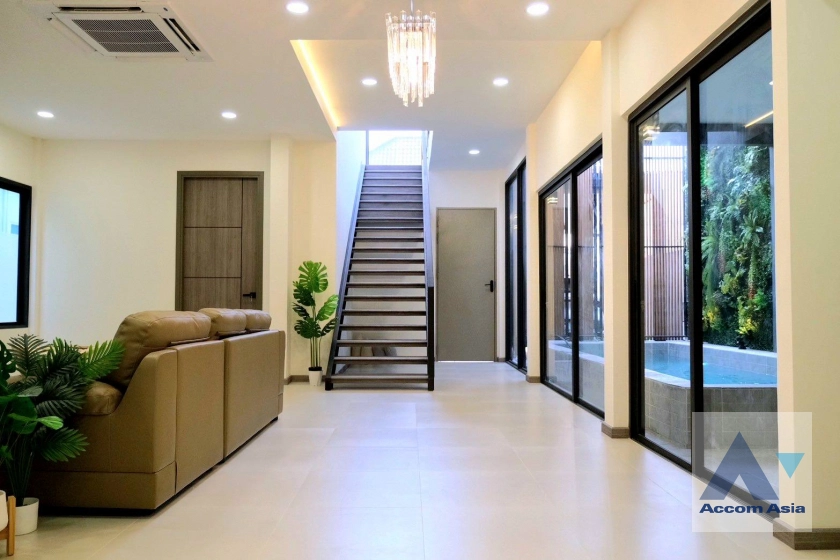  1  3 br House For Sale in Sukhumvit ,Bangkok BTS Bang Chak AA43586
