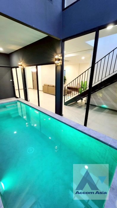 4  3 br House For Sale in Sukhumvit ,Bangkok BTS Bang Chak AA43586