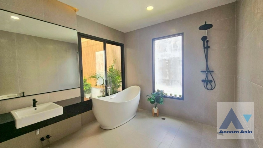 26  3 br House For Sale in Sukhumvit ,Bangkok BTS Bang Chak AA43586