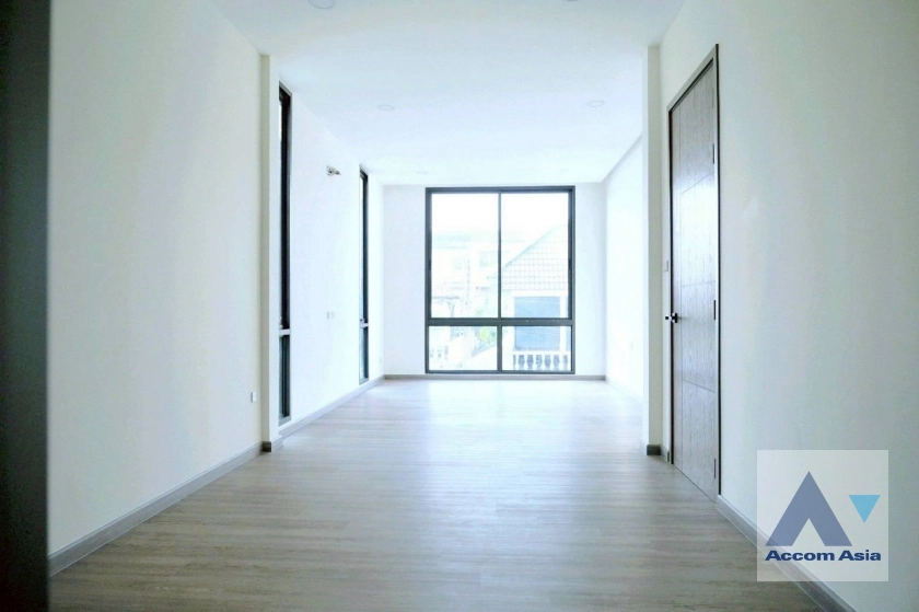 21  3 br House For Sale in Sukhumvit ,Bangkok BTS Bang Chak AA43586