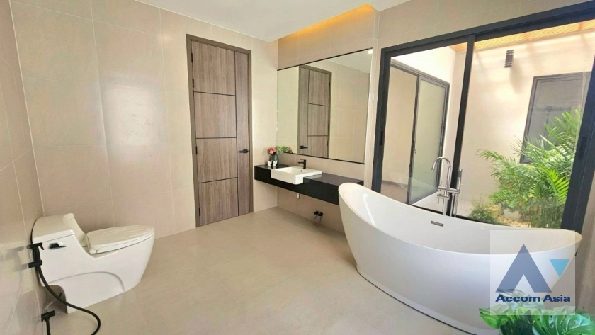 28  3 br House For Sale in Sukhumvit ,Bangkok BTS Bang Chak AA43586