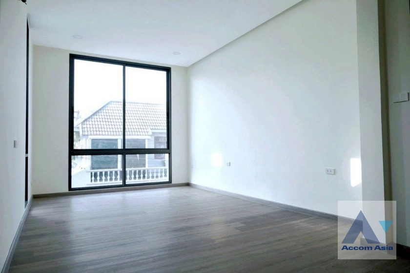 19  3 br House For Sale in Sukhumvit ,Bangkok BTS Bang Chak AA43586
