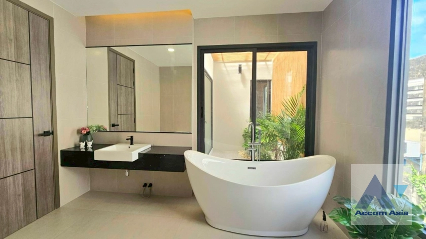 27  3 br House For Sale in Sukhumvit ,Bangkok BTS Bang Chak AA43586