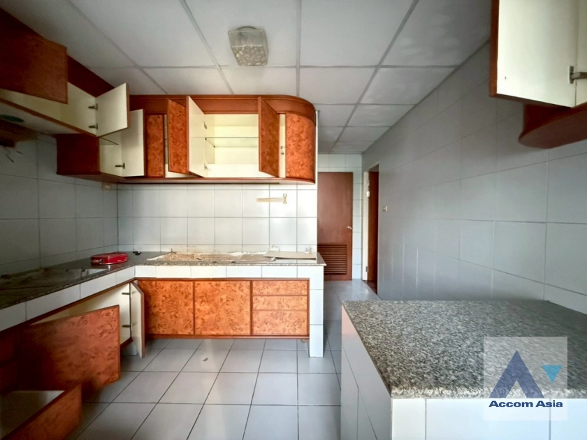  1  2 br Apartment for rent and sale in Sathorn ,Bangkok BTS Surasak at Good Location AA43589