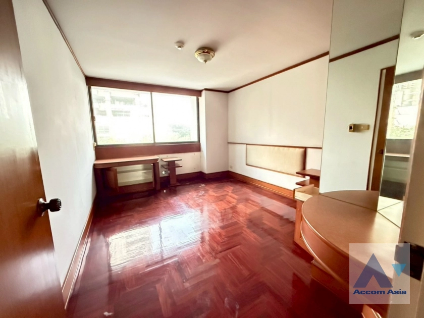 5  2 br Apartment for rent and sale in Sathorn ,Bangkok BTS Surasak at Good Location AA43589
