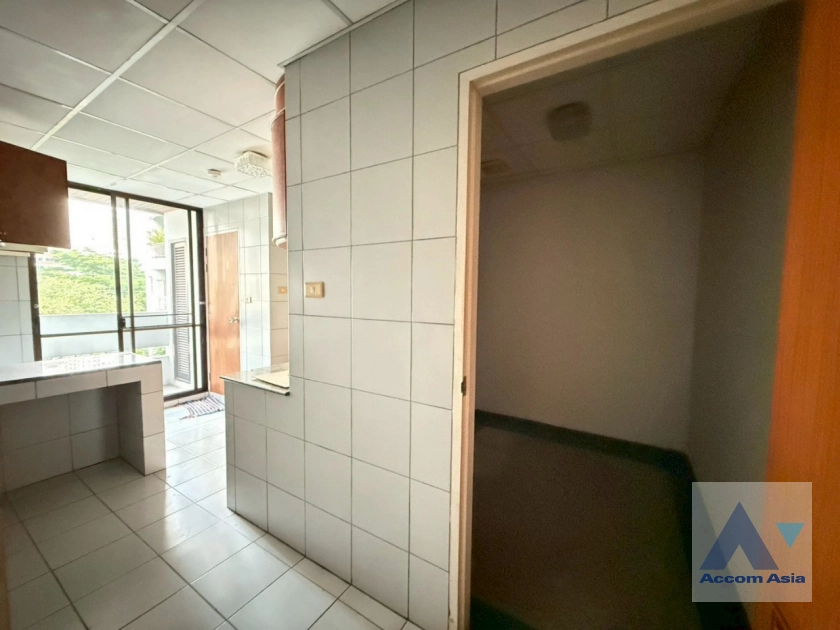 4  2 br Apartment for rent and sale in Sathorn ,Bangkok BTS Surasak at Good Location AA43589