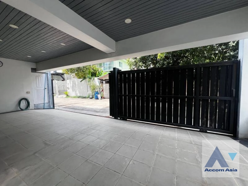 9  4 br House For Sale in Lat Phrao ,Bangkok  AA43590
