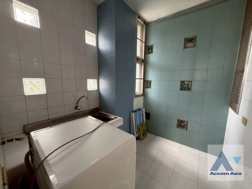 16  3 br Apartment For Rent in Sathorn ,Bangkok BTS Chong Nonsi at Low Rised Building AA43597