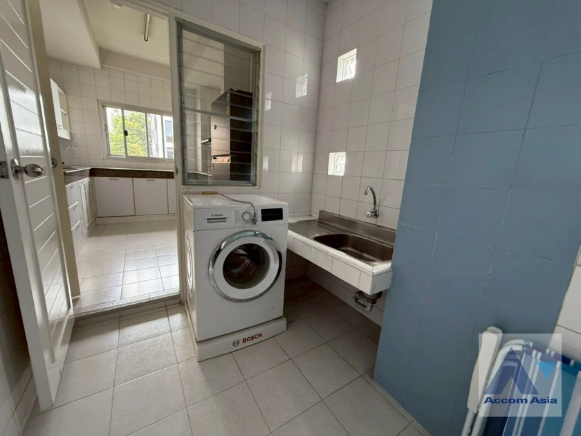 15  3 br Apartment For Rent in Sathorn ,Bangkok BTS Chong Nonsi at Low Rised Building AA43597