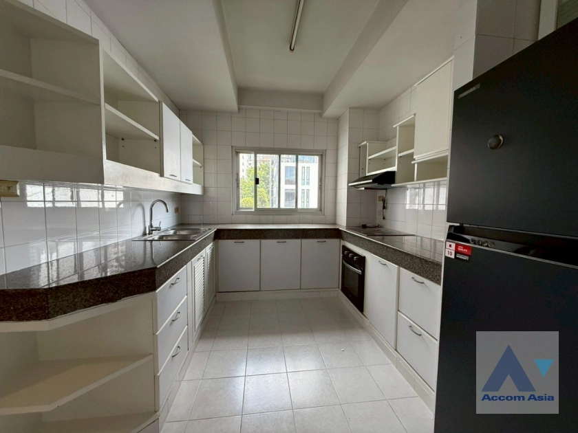 5  3 br Apartment For Rent in Sathorn ,Bangkok BTS Chong Nonsi at Low Rised Building AA43597