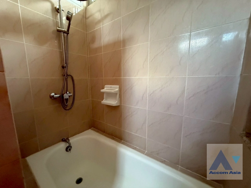 12  3 br Apartment For Rent in Sathorn ,Bangkok BTS Chong Nonsi at Low Rised Building AA43597