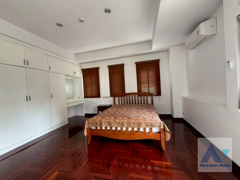 9  3 br Apartment For Rent in Sathorn ,Bangkok BTS Chong Nonsi at Low Rised Building AA43597