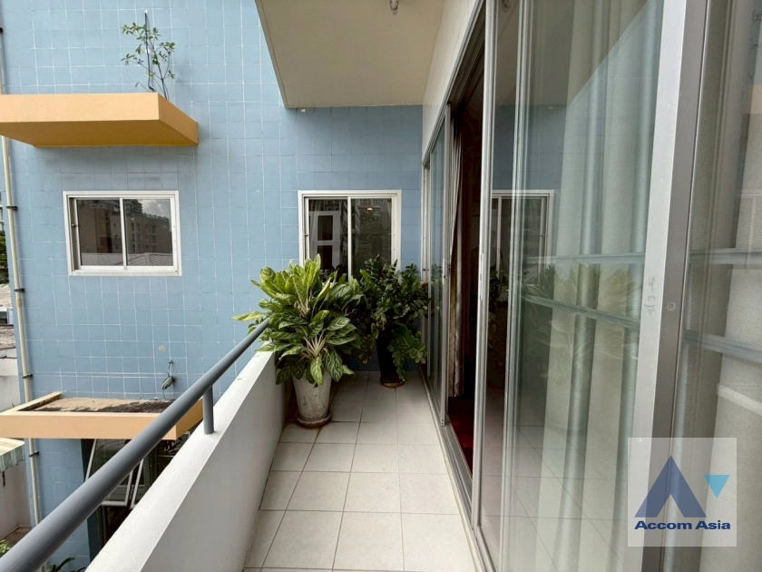 17  3 br Apartment For Rent in Sathorn ,Bangkok BTS Chong Nonsi at Low Rised Building AA43597