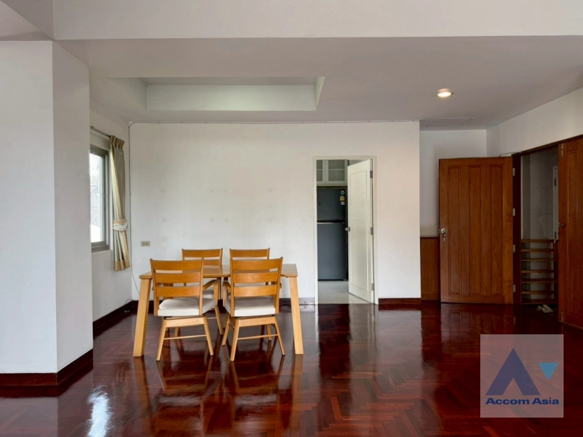 unit 3 Bedrooms  Apartment For Rent in Sathorn, Bangkok  near BTS Chong Nonsi (AA43597)