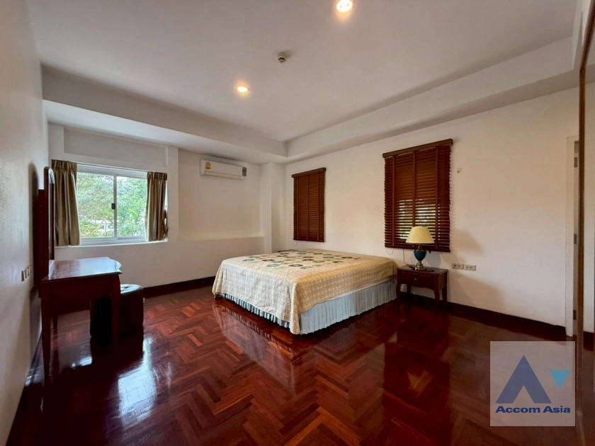 7  3 br Apartment For Rent in Sathorn ,Bangkok BTS Chong Nonsi at Low Rised Building AA43597