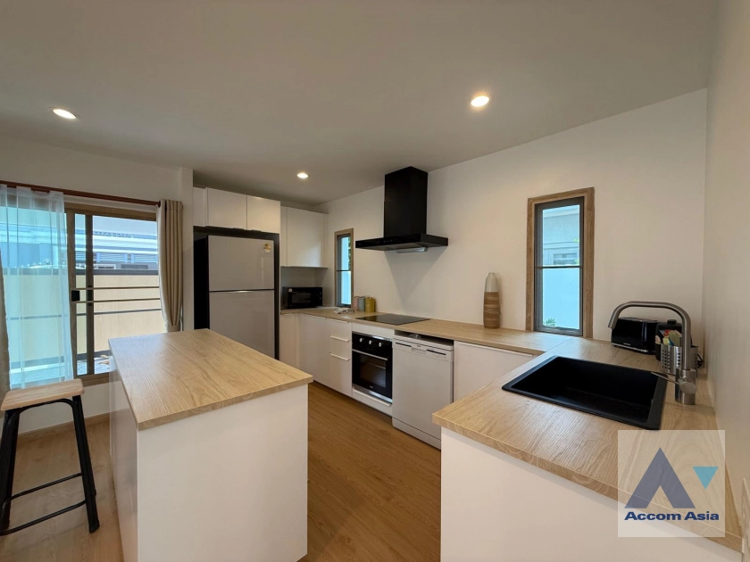 5  3 br House For Sale in Sukhumvit ,Bangkok BTS On Nut AA43606