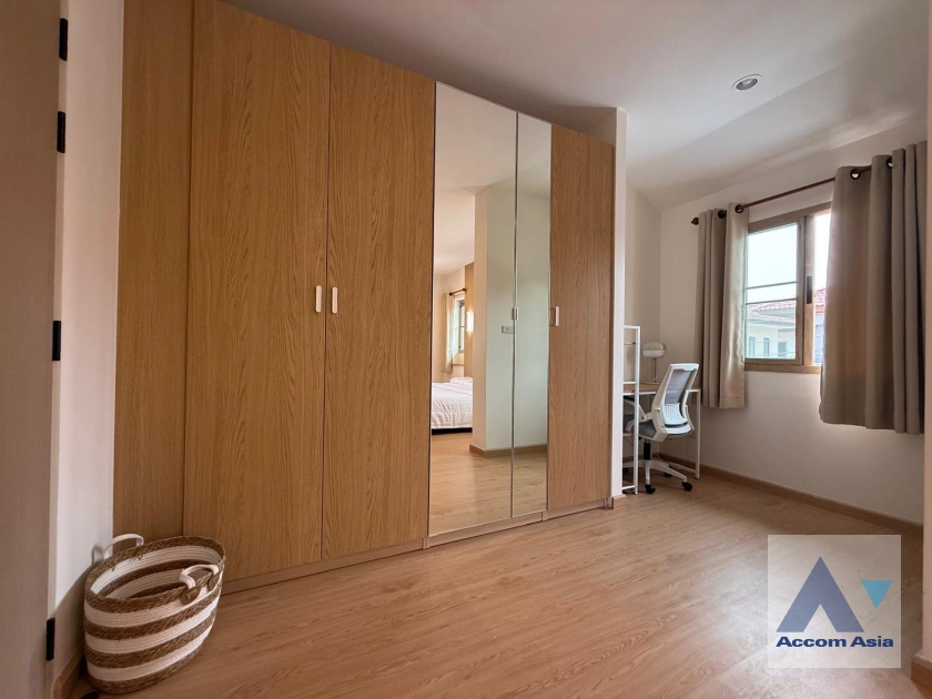 13  3 br House For Sale in Sukhumvit ,Bangkok BTS On Nut AA43606