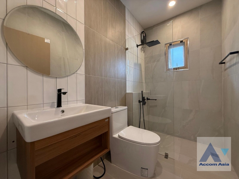 15  3 br House For Sale in Sukhumvit ,Bangkok BTS On Nut AA43606
