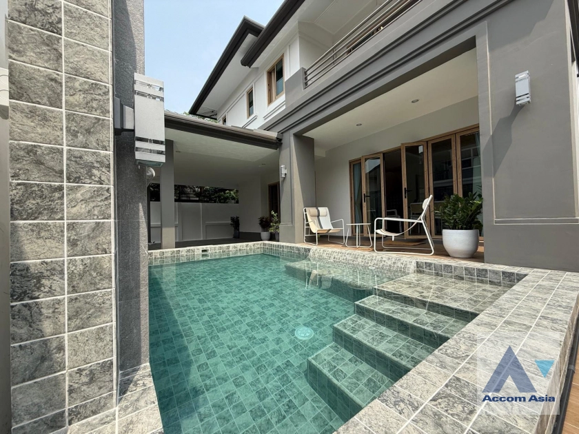  2  3 br House For Sale in Sukhumvit ,Bangkok BTS On Nut AA43606
