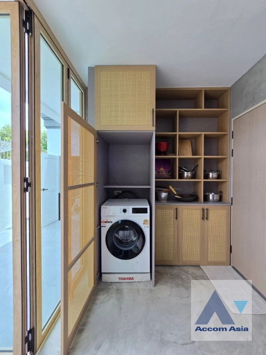 6  3 br House For Sale in Sukhumvit ,Bangkok BTS On Nut AA43606