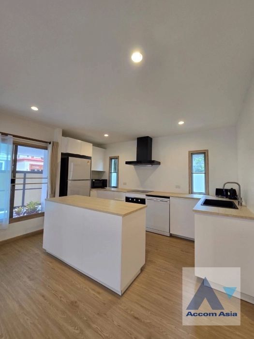  1  3 br House For Sale in Sukhumvit ,Bangkok BTS On Nut AA43606