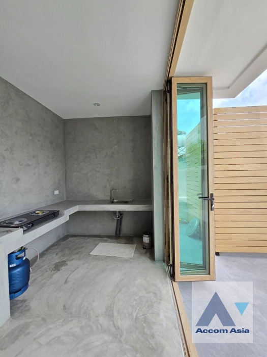 7  3 br House For Sale in Sukhumvit ,Bangkok BTS On Nut AA43606