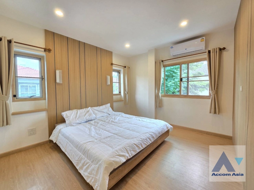 10  3 br House For Sale in Sukhumvit ,Bangkok BTS On Nut AA43606