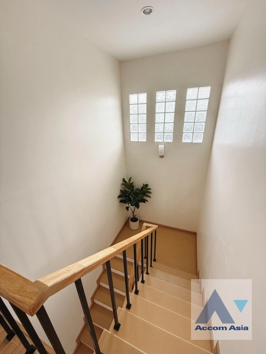 9  3 br House For Sale in Sukhumvit ,Bangkok BTS On Nut AA43606