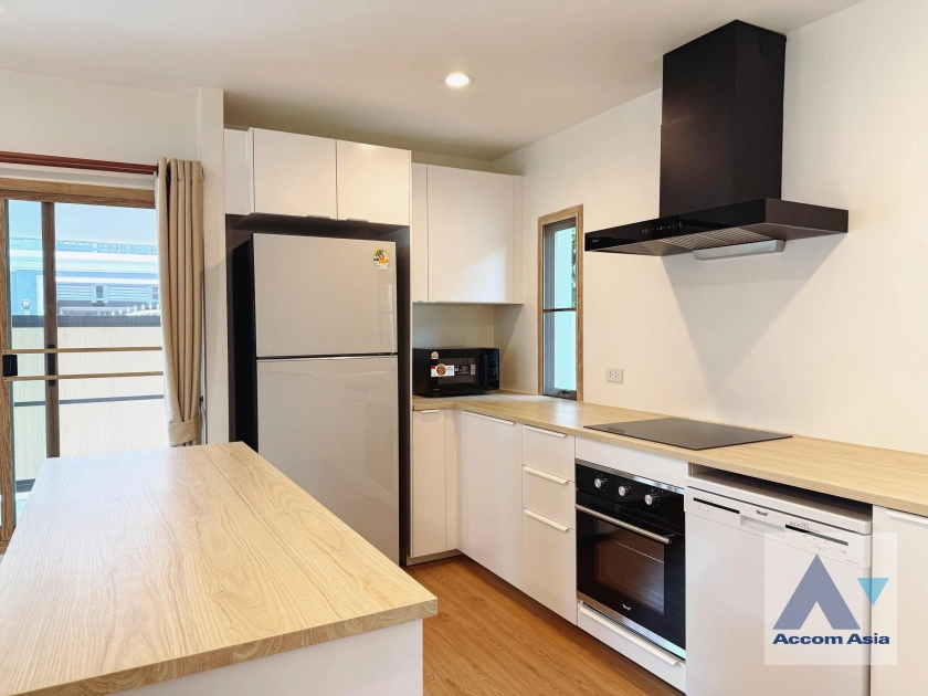 4  3 br House For Sale in Sukhumvit ,Bangkok BTS On Nut AA43606