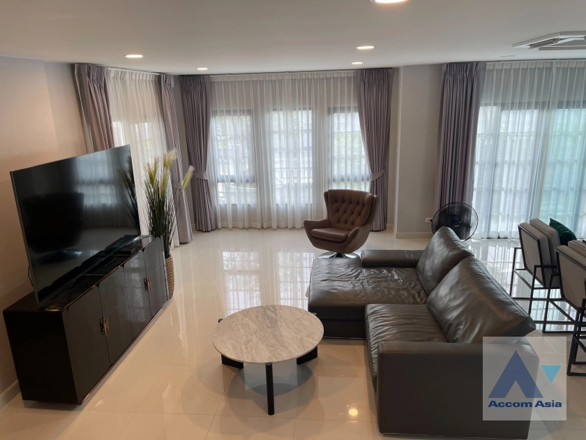 unitPet friendly |  4 Bedrooms  House For Rent in Samutprakan, Samutprakan  (AA43611)