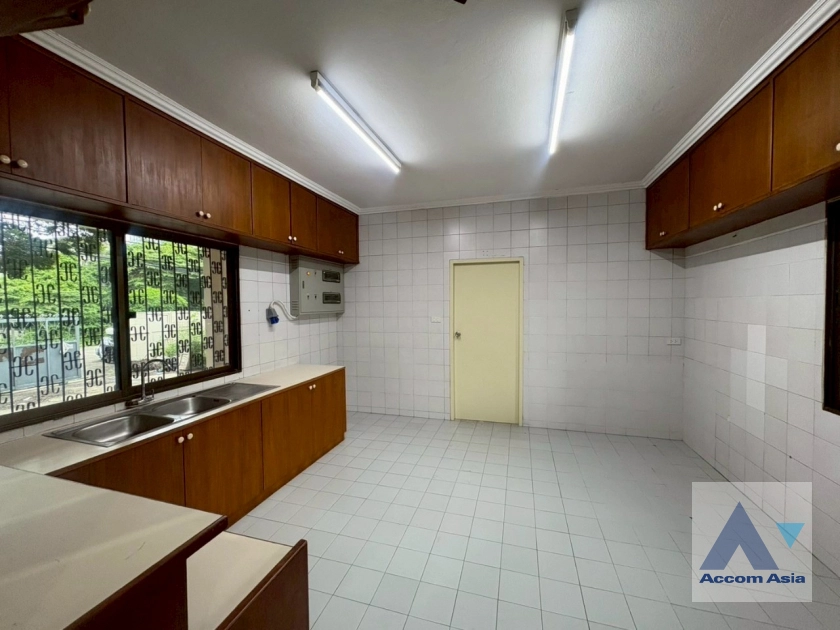 unit 3 Bedrooms  House For Rent in Phaholyothin, Bangkok  near BTS Phahon Yothin 24 (AA43617)