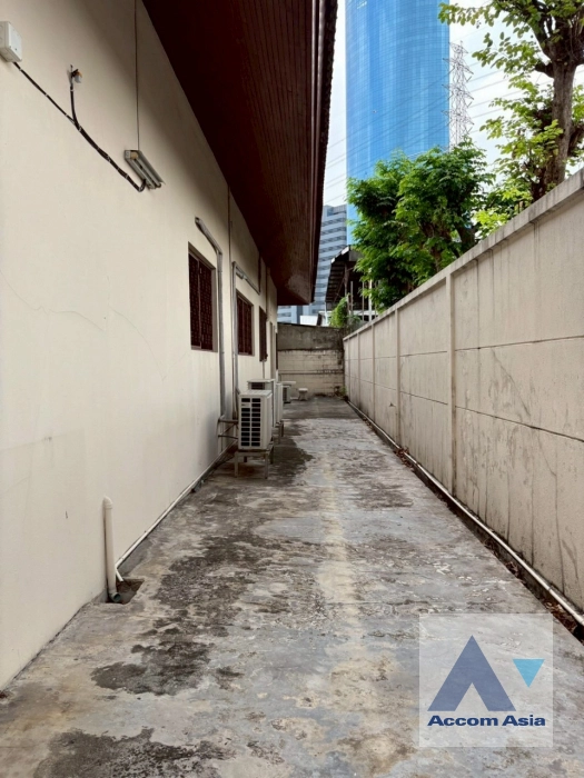 15  3 br House For Rent in Phaholyothin ,Bangkok BTS Phahon Yothin 24 at Single House with Garden AA43617