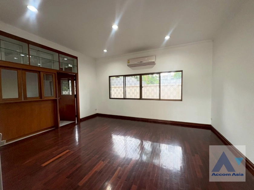6  3 br House For Rent in Phaholyothin ,Bangkok BTS Phahon Yothin 24 at Single House with Garden AA43617