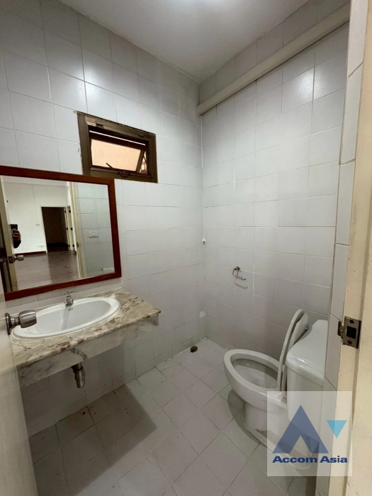 12  3 br House For Rent in Phaholyothin ,Bangkok BTS Phahon Yothin 24 at Single House with Garden AA43617