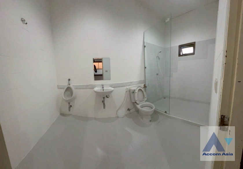 10  3 br House For Rent in Phaholyothin ,Bangkok BTS Phahon Yothin 24 at Single House with Garden AA43617