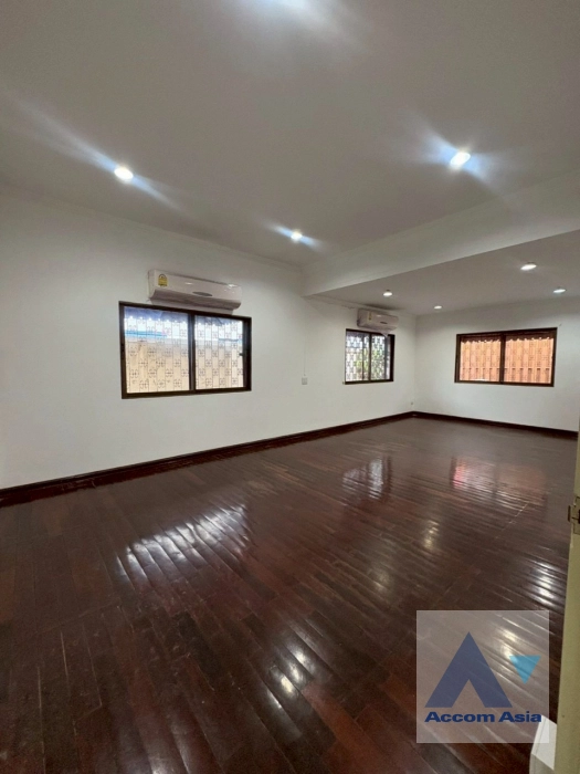 7  3 br House For Rent in Phaholyothin ,Bangkok BTS Phahon Yothin 24 at Single House with Garden AA43617