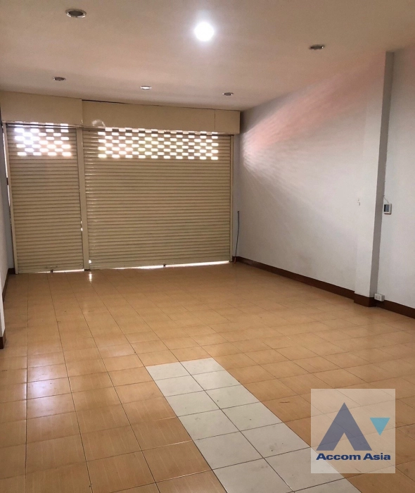 8  Shophouse For Sale in Sukhumvit ,Bangkok BTS Phra khanong AA43626