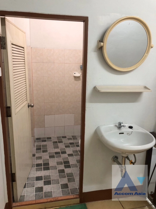 4  Shophouse For Sale in Sukhumvit ,Bangkok BTS Phra khanong AA43626