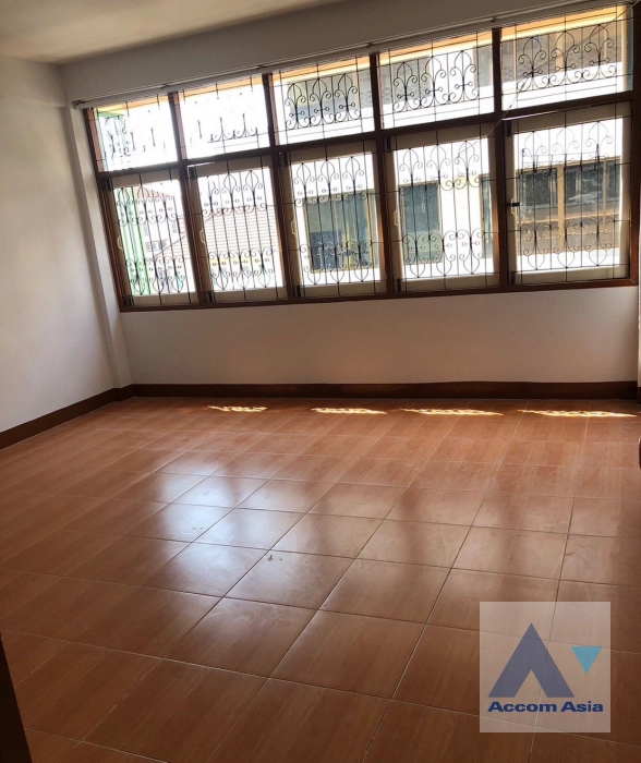  1  Shophouse For Sale in Sukhumvit ,Bangkok BTS Phra khanong AA43626