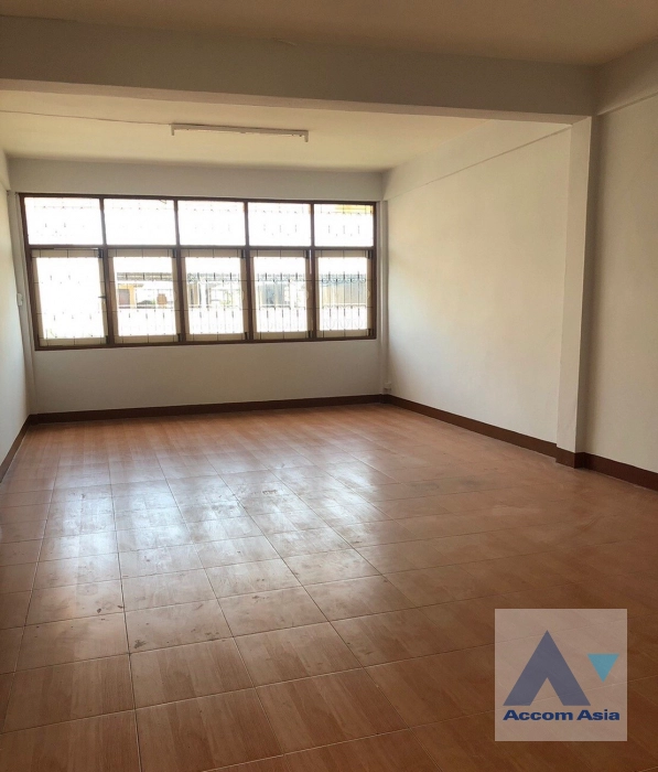  1  Shophouse For Sale in Sukhumvit ,Bangkok BTS Phra khanong AA43626