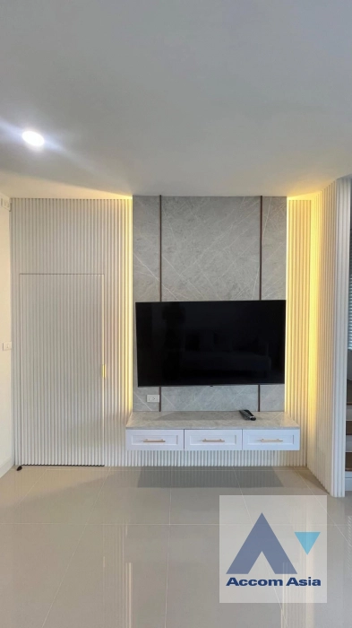 unit 3 Bedrooms  Townhouse For Rent in Samutprakan, Samutprakan  (AA43627)