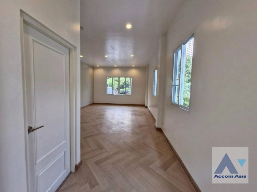 7  3 br House For Rent in Sathorn ,Bangkok MRT Lumphini AA43631