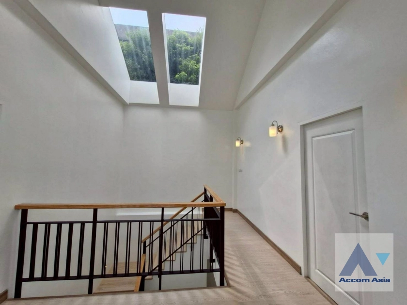  1  3 br House For Rent in Sathorn ,Bangkok MRT Lumphini AA43631